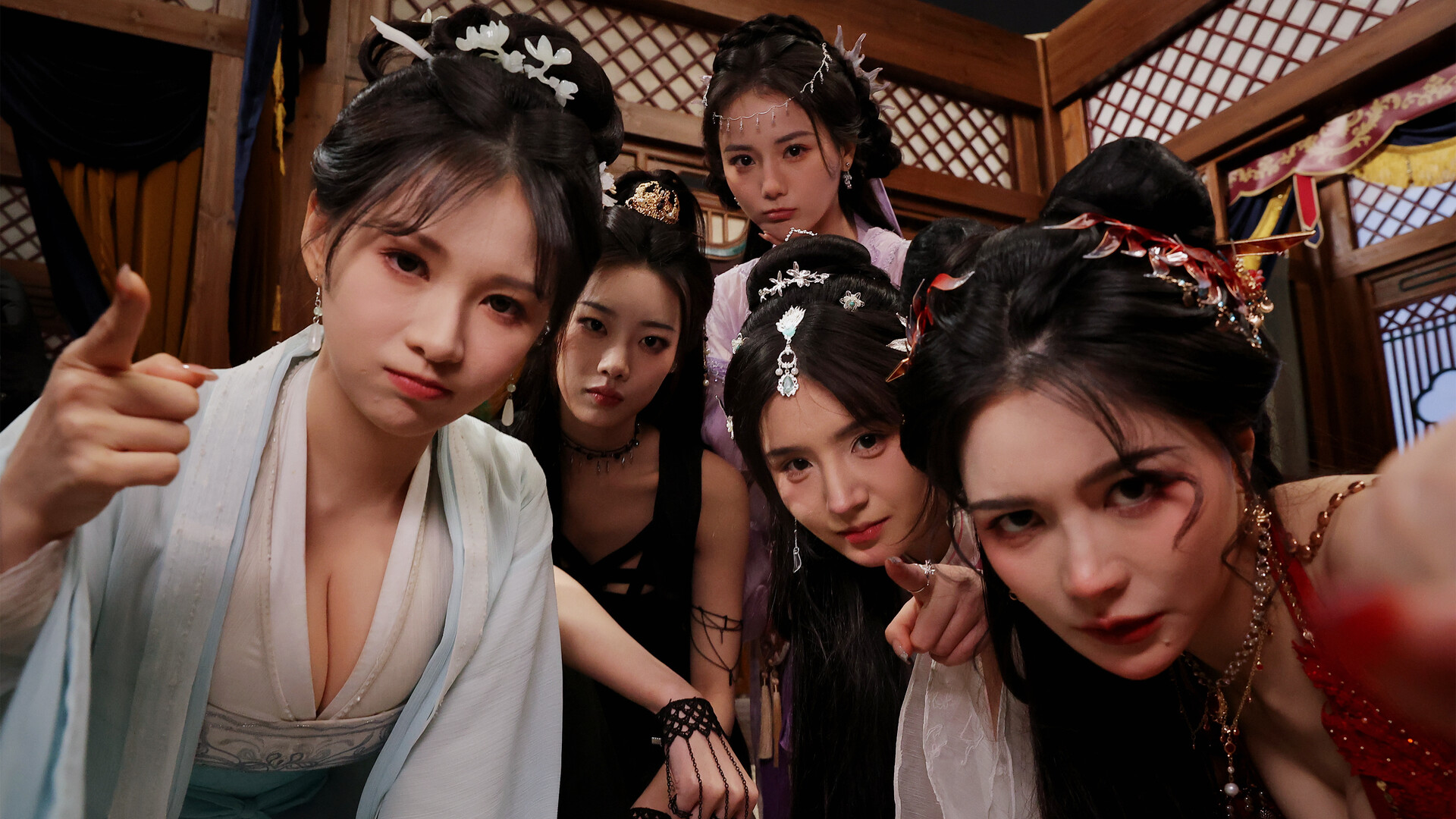 美女，请别影响我成仙全球版/Ladies, Don’t Tempt My Immortality  第3张